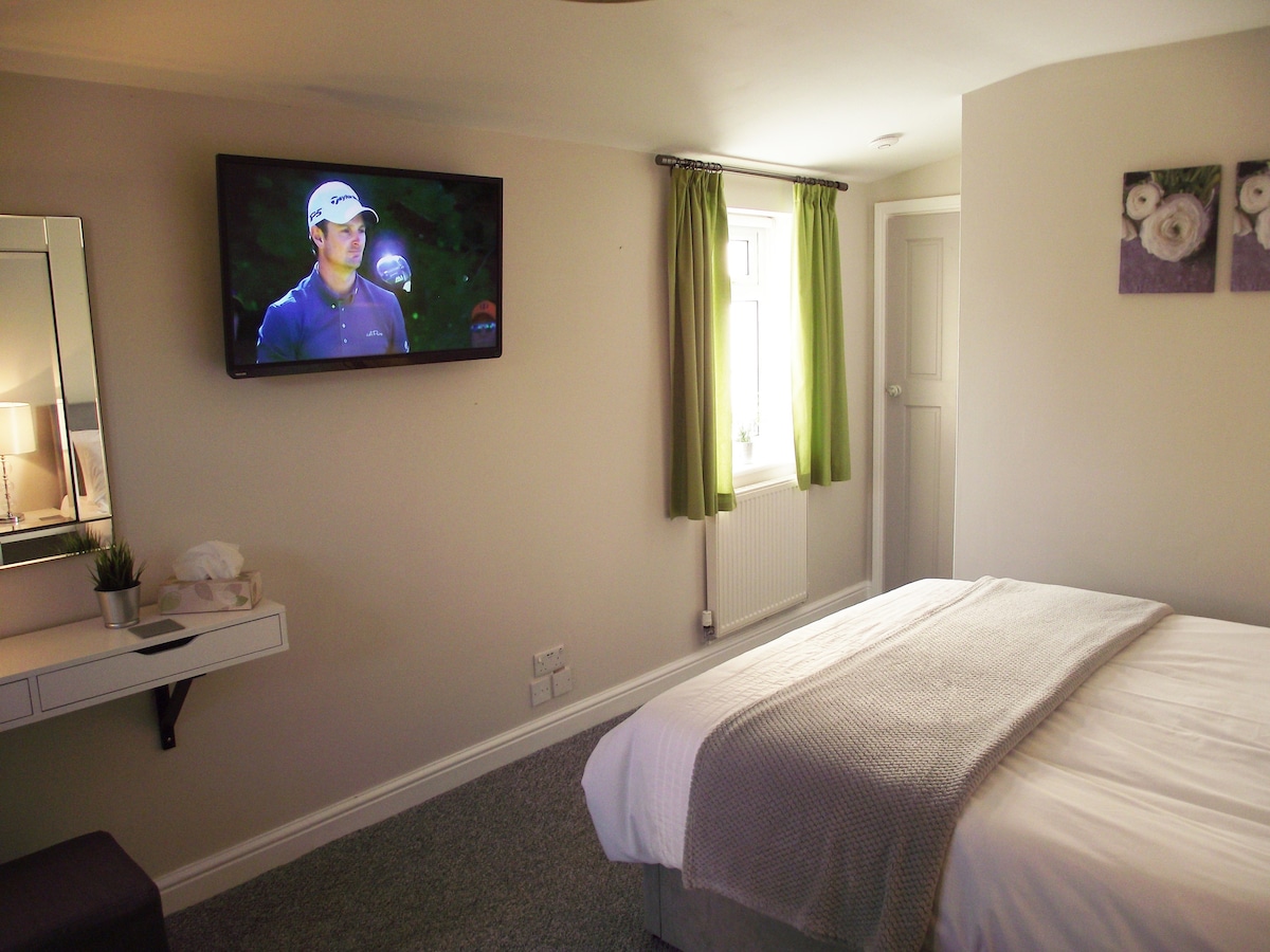 Erfolgreiche Airbnb-Immobilie: The Hideaway. Private entance and outdoor space in North Yorkshire