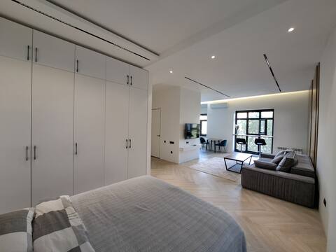 Entire Apartment. Excellent location, real photos.