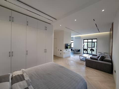 Entire Apartment. Excellent location, real photos.