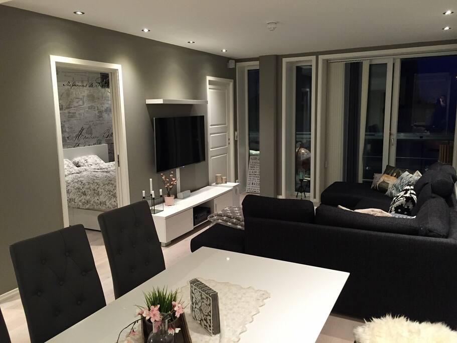 Stor stue med godt lysinnslipp