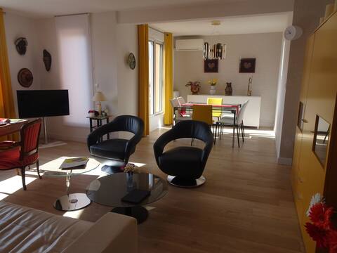 Top performing Airbnb: Large, bright and modern 3 bedroom in Minimes / Barrière De Paris / Ponts Jumeaux / La Vache / Raisin / Fondeyre