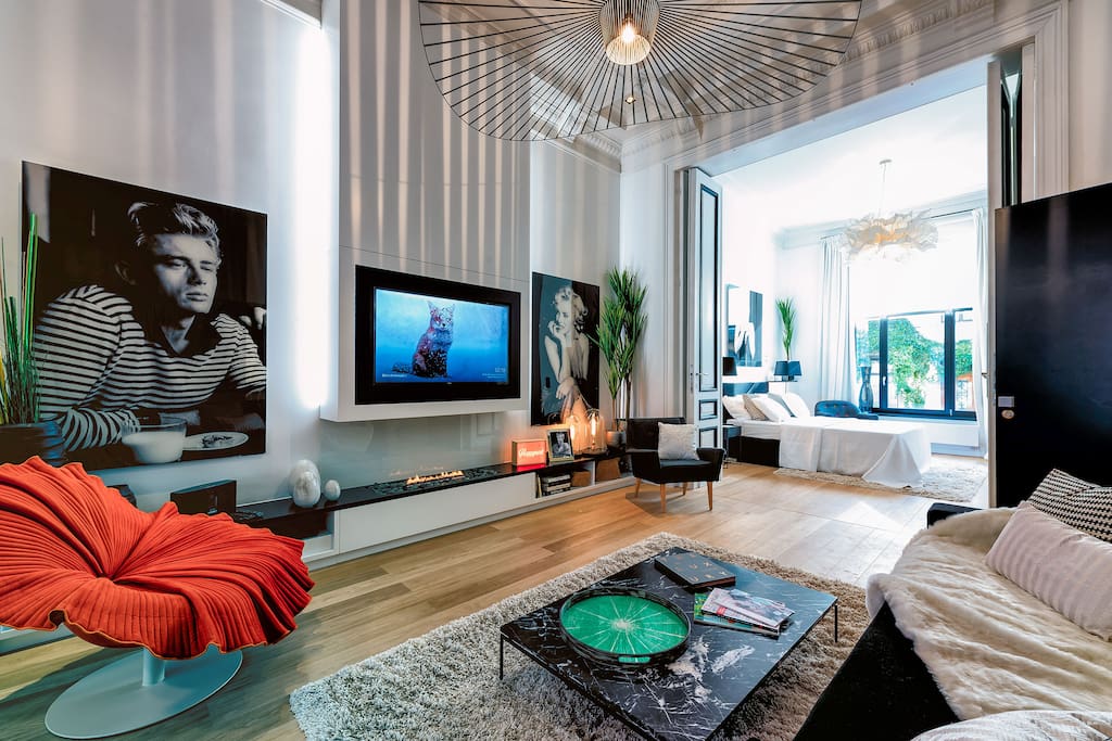 Living Room with High-Quality Sofabed