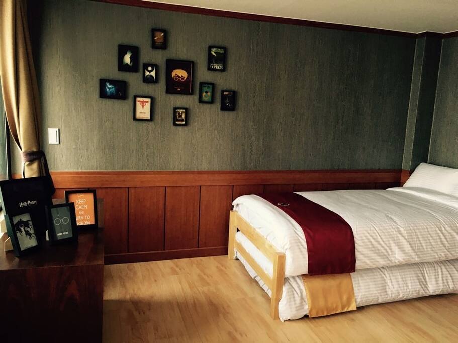 Twin bed for Jinjuwarts Dormitory Standard.