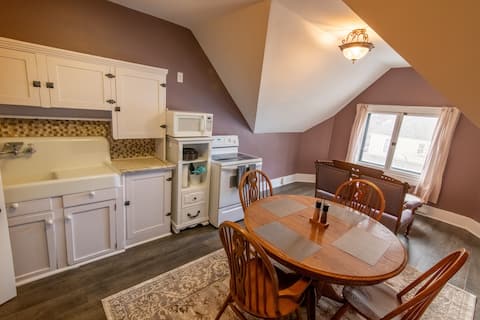 Top performing Airbnb: The Pope House - Historic Mansion - Gold Rush Room in Helena