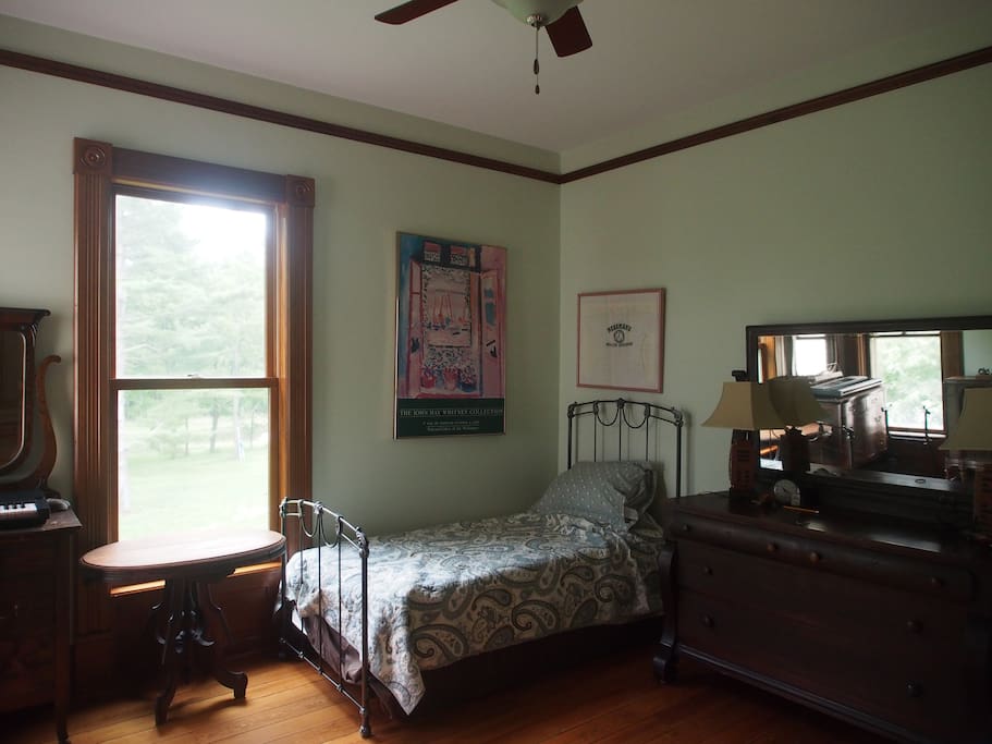 Twin room for kids or two adults