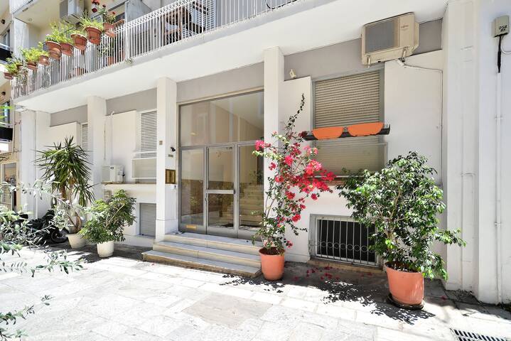 Plaka Elegant Apartment, gallery image 4