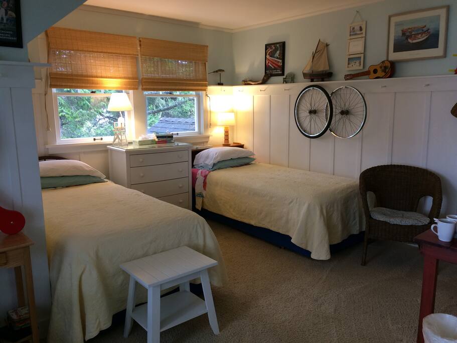 Sleeps 2, twin beds