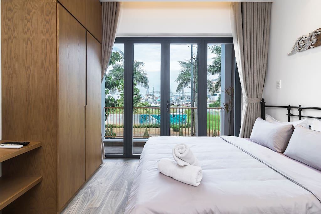 The bed next to a balcony is full of natural light and green view, which great for your body and mind. Also with the curtain you can have as much shades as you wish