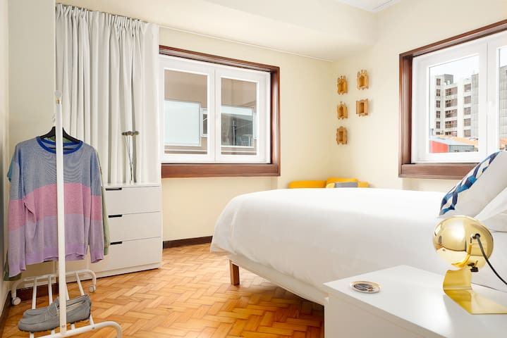 5 bedrooms 3bathrooms Bonjardim views apartment