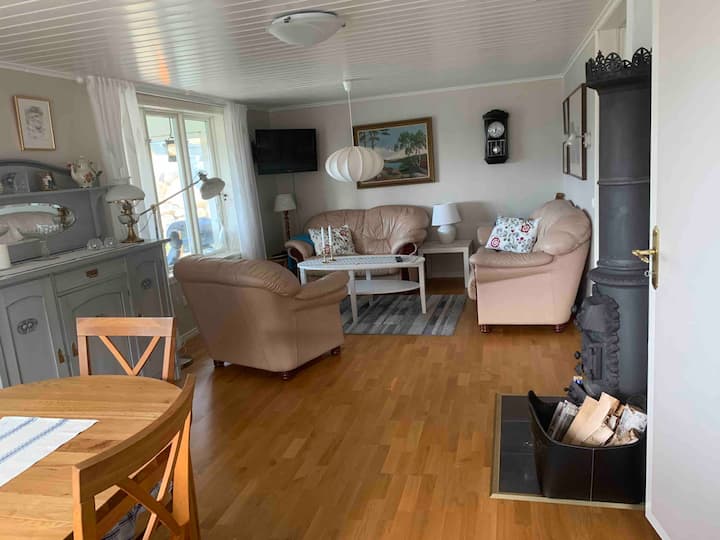 Mysigt Hus I Strömstad Med Kamin Och Havsutsikt - Strömstad