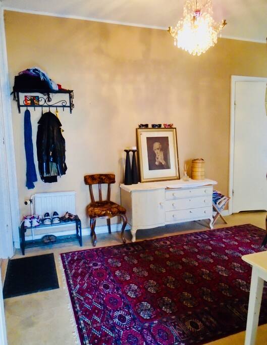 Entrance hall / Hall