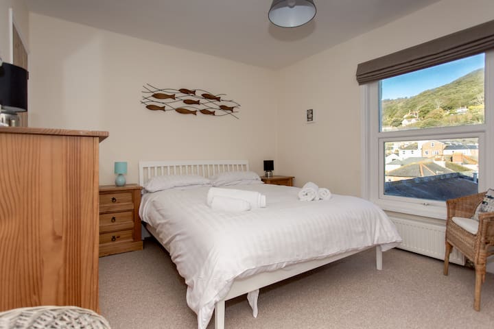 In the heart of Ventnor, minutes from the beach