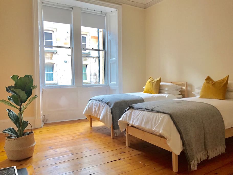 Our sunny flat is perfect for your Edinburgh stay, whether your visit is for work or pleasure.