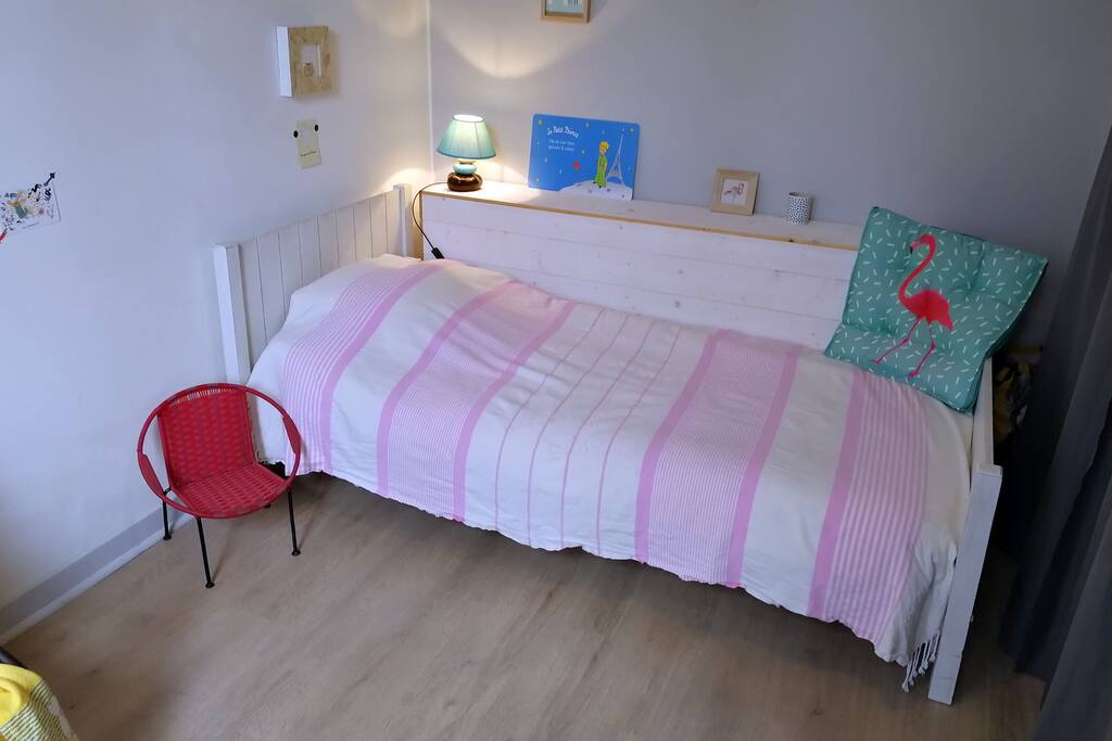 Une chambre d'ami pouvant aussi accueillir des enfants