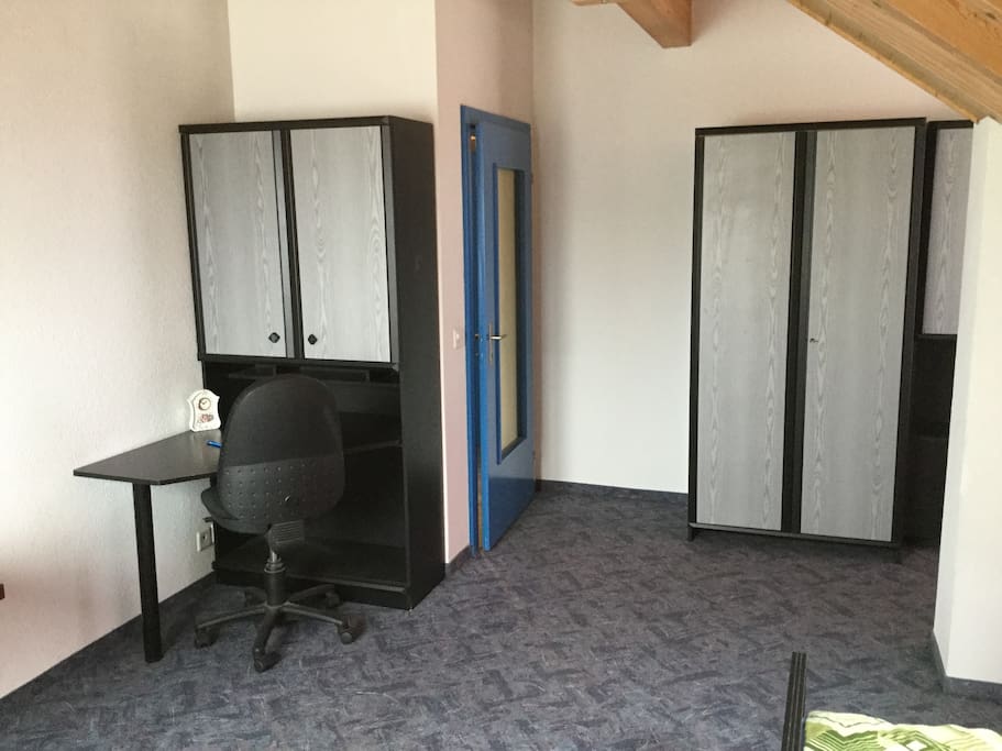 Schreibtisch/Kleiderschrank