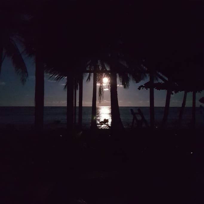 Fullmoon at the beach