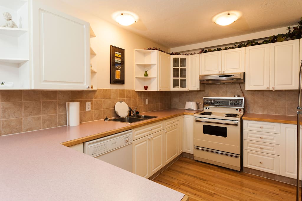 Full Kitchen for easy preparation of healthy meals.