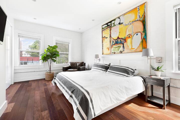 Beautiful Williamsburg Townhouse 4 bed / 2.5 bath gallery image 4