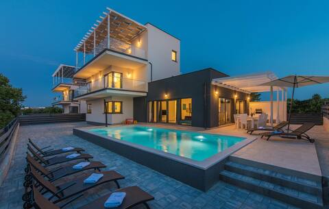 VILLA LUNA - Luxury villa with penthouse wellness