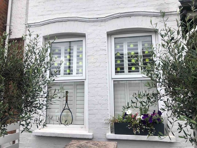 Great Vibe 3 bed house (4 bed option)