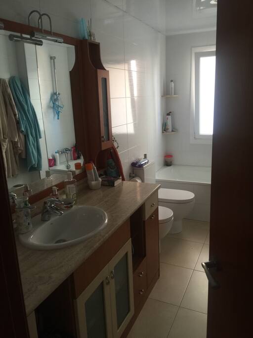 Bog bathroom with bathtub