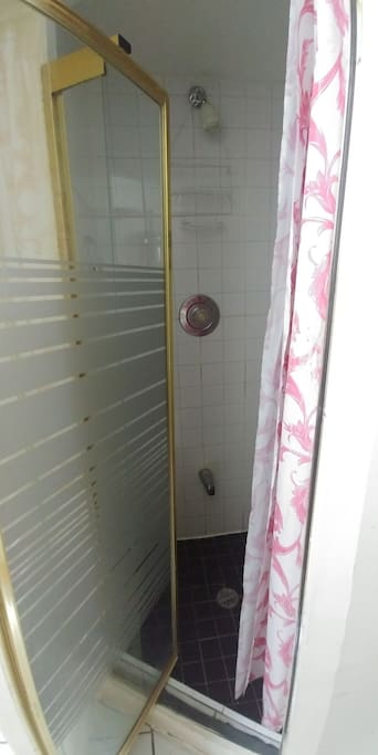 Standing shower
