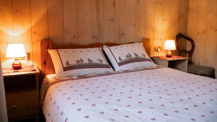 Chumba kilicho na kitanda cha watu wawili 