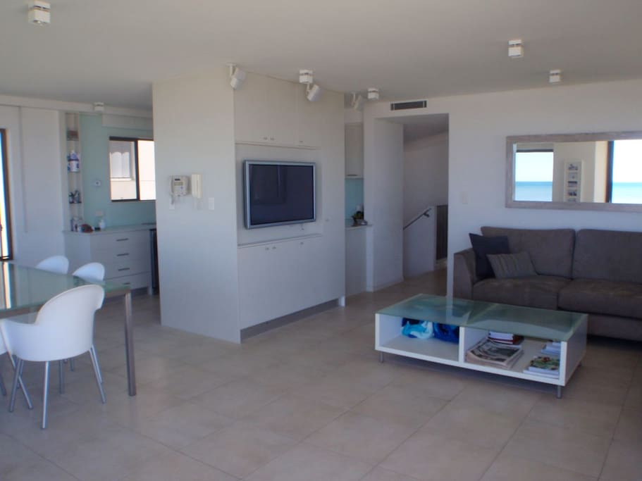 Lounge / Dining Room