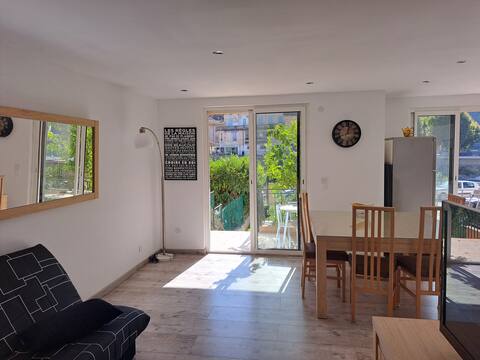 Beautiful refurbished ground floor.