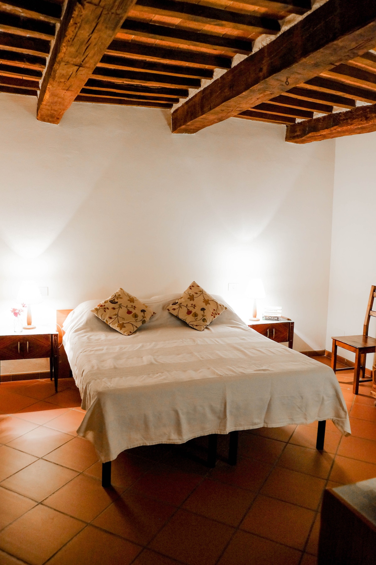 Предна соба со брачен кревет