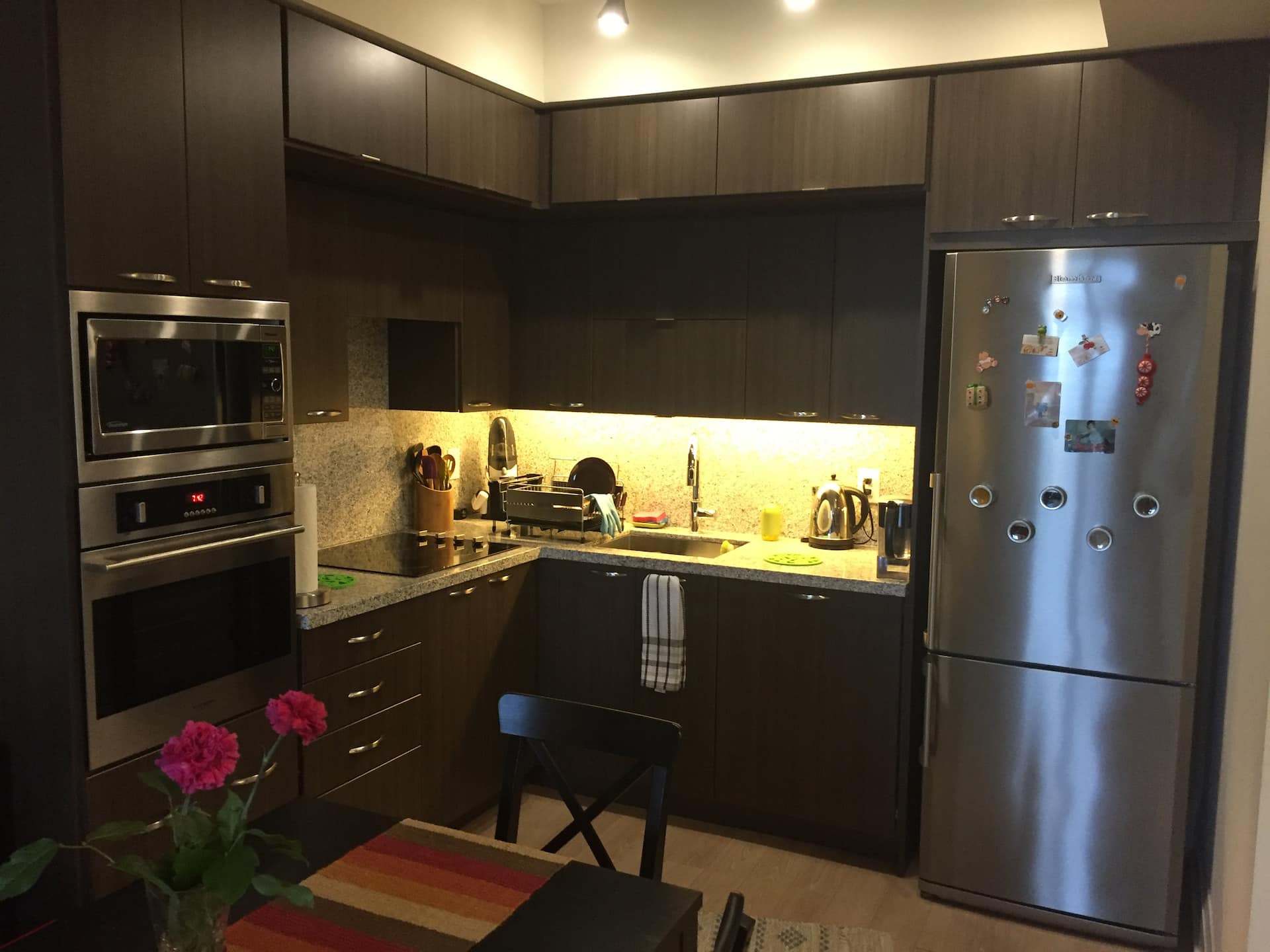 Subway 1+1 Luxury Condo with Parking — photo 2
