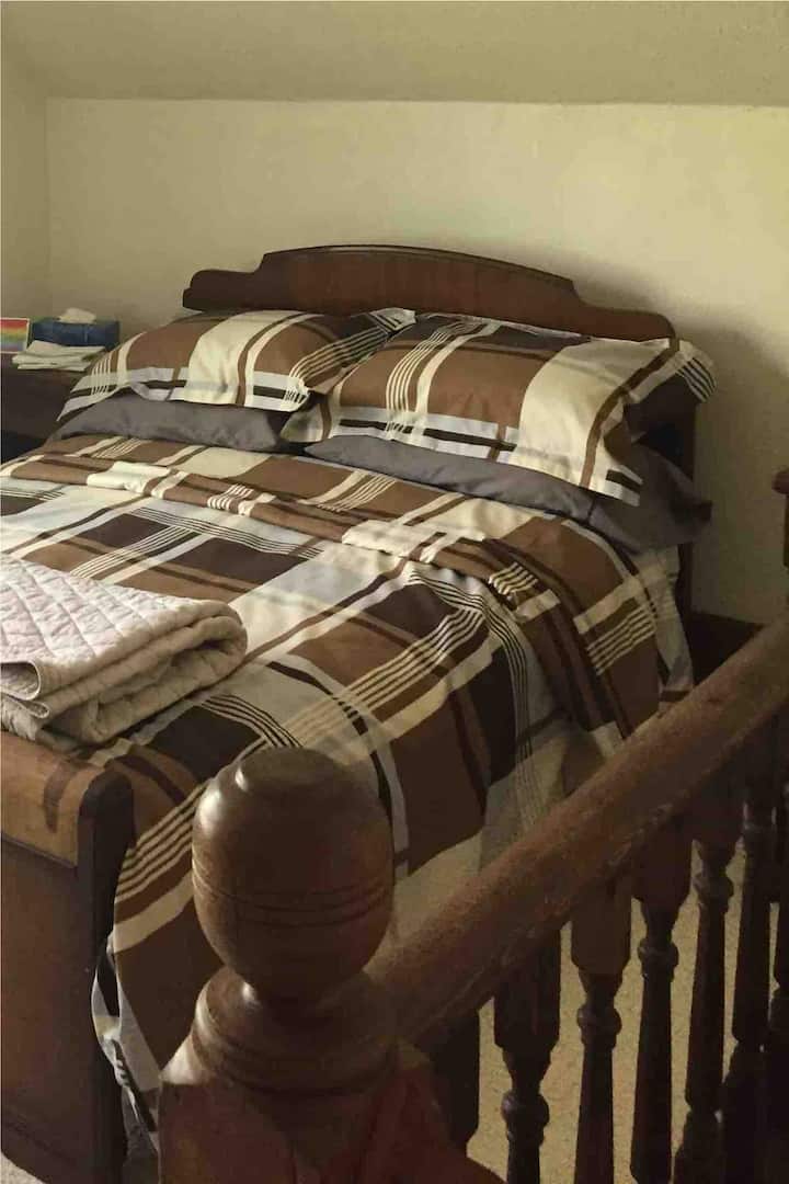 Ორადგილიანი საწოლი კიბის ზედა ნაწილში! 