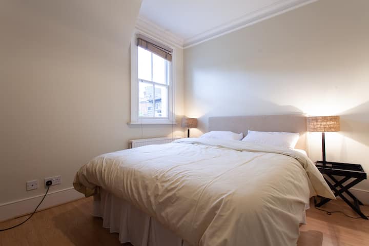 سرير كينج في الطابق العلوي 2