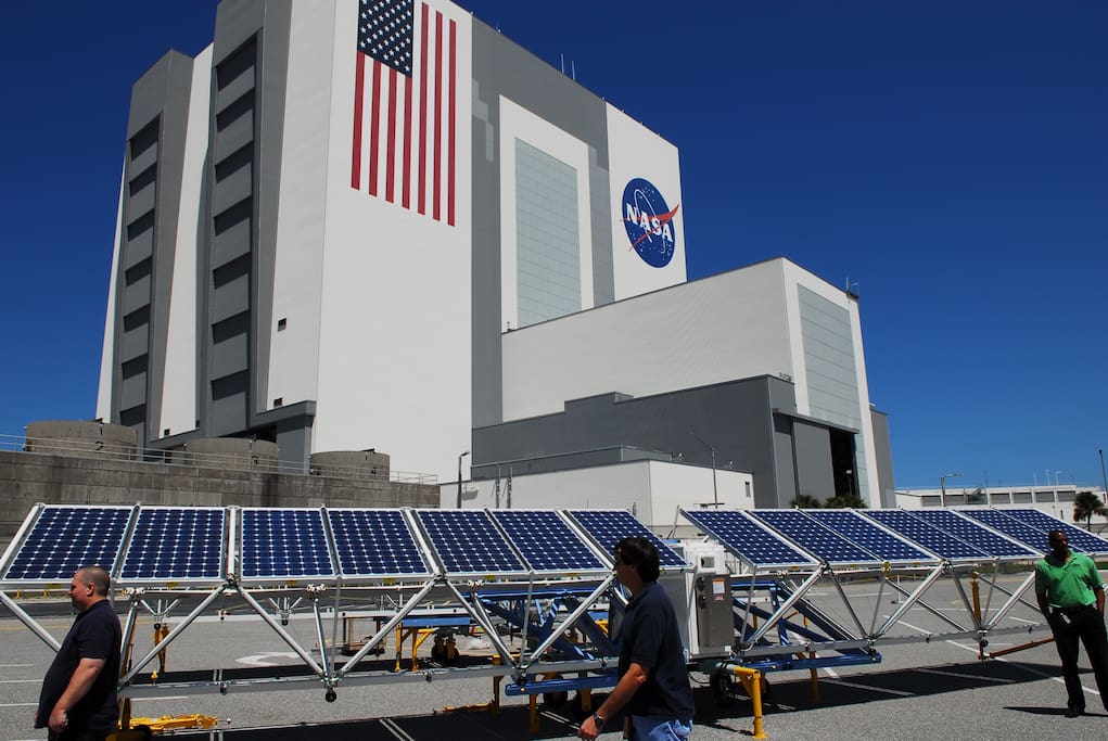 NASA SPACE CENTER (30-40 min drive)