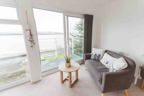 Watersedge Retreat, views, sunsets, dogs welcome