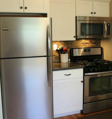LOCATION -Gold Coast-Zoo-Old Town-REMODELED Studio