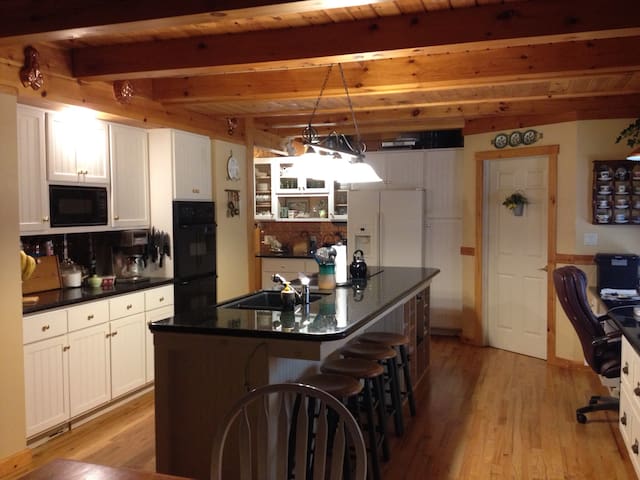 Bear Lodge, Lake George