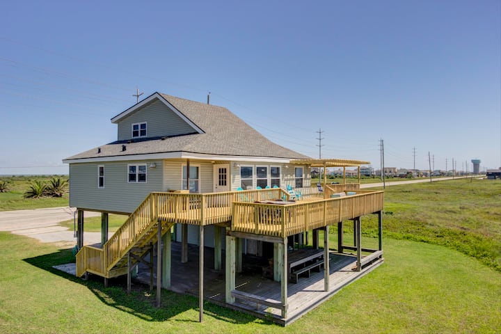 Sandy Ark Beachfront Home - Galveston, TX
