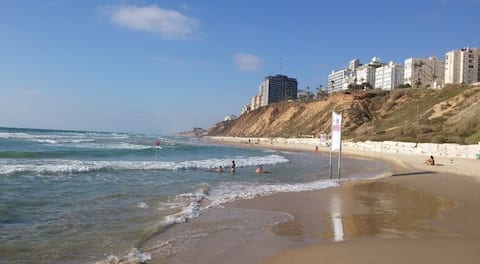 Netanya Home with Perfect location by the beach