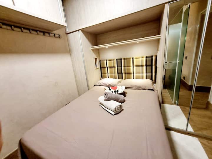 Kitanda chenye godoro la Tempur 