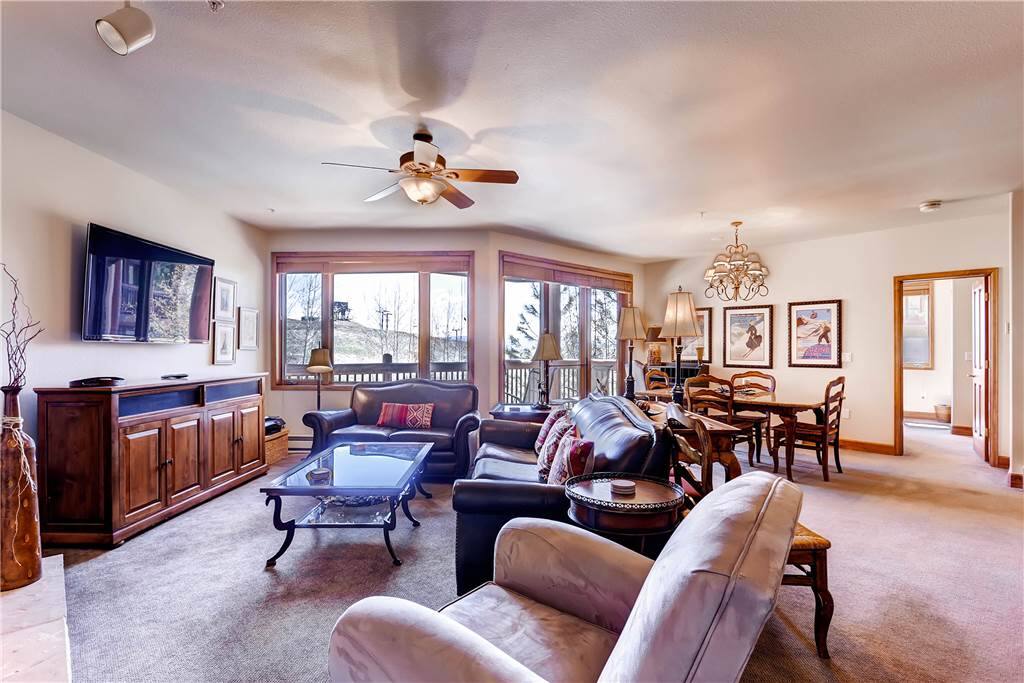 Couch,Furniture,Dining Room,Indoors,Room