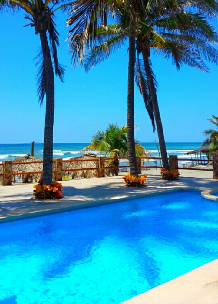 Beachfront House Ocho Al Mar Houses for Rent in Acapulco, Guerrero