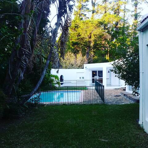 Family Home on Southern Cross Drive gallery image 3