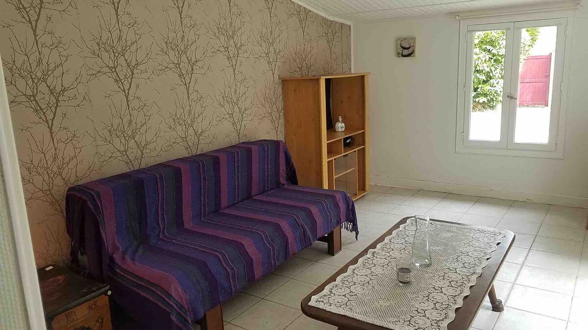 Top Airbnb: Entire guesthouse 2 Bedrooms near city center in Salies De Béarn