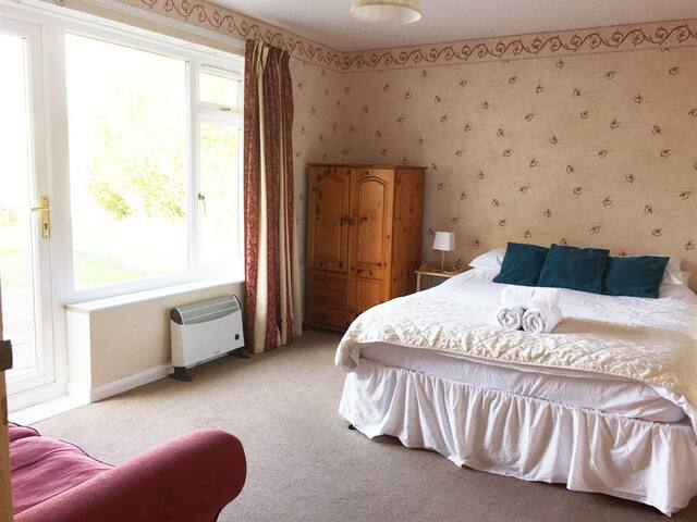 Family room-Suite-Private Bathroom