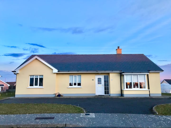 3Bedroom 2Bathroom Holiday Home in Spanish Point Houses for Rent in