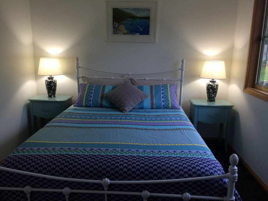 Queen size bed. Comfy!