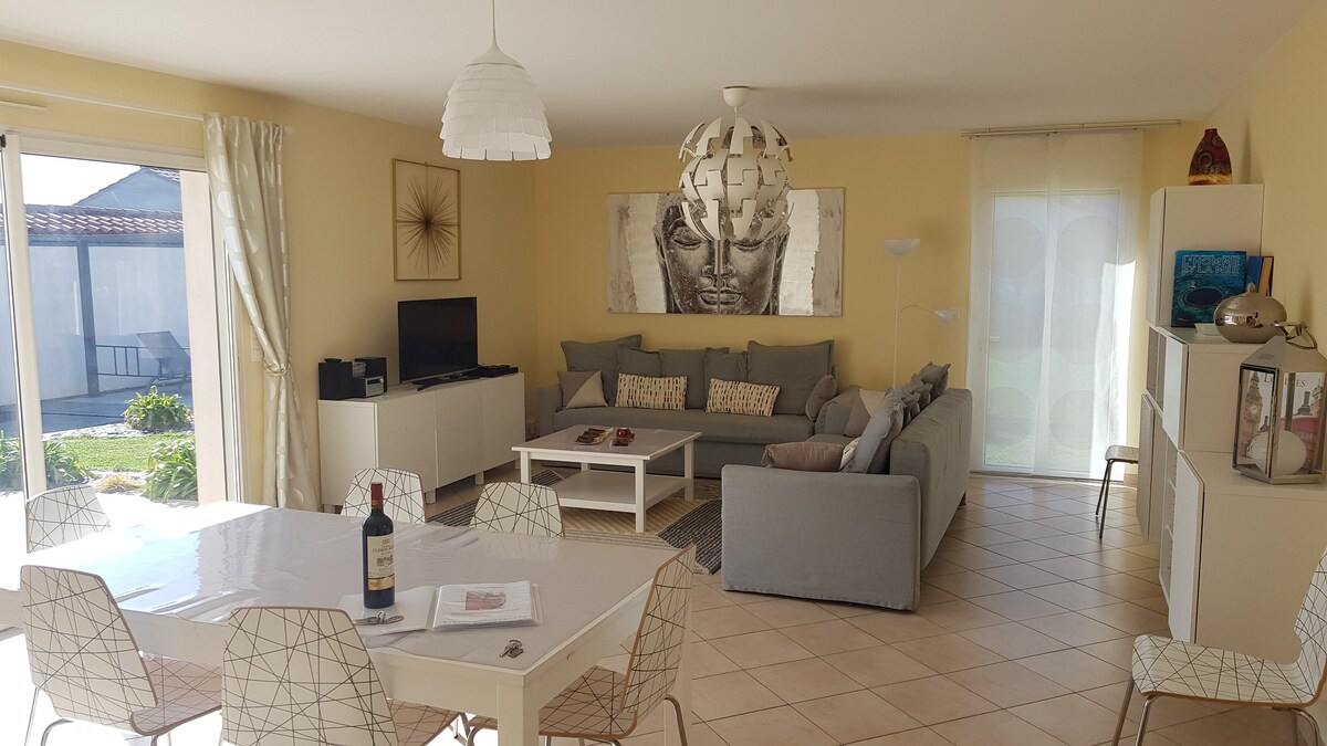 Airbnb performant: Modern house with pool walking distance to the sea à Bretignolles Sur Mer
