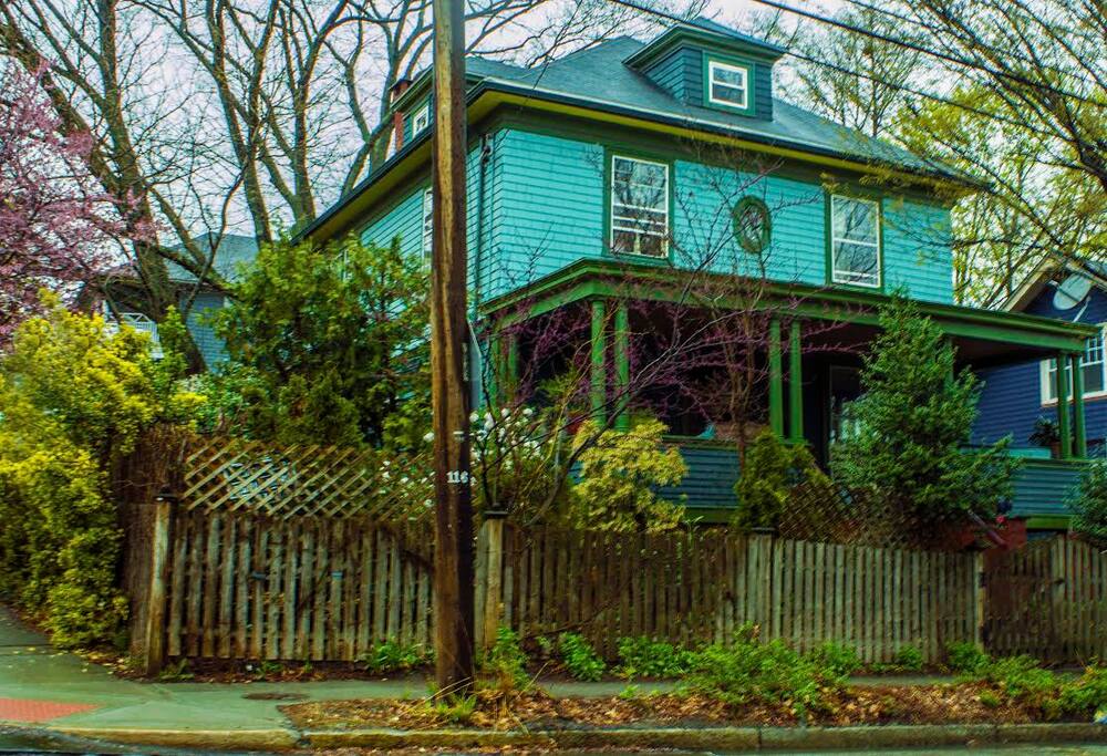 Front view of our house on A rainy day. But always large, comfortable, private