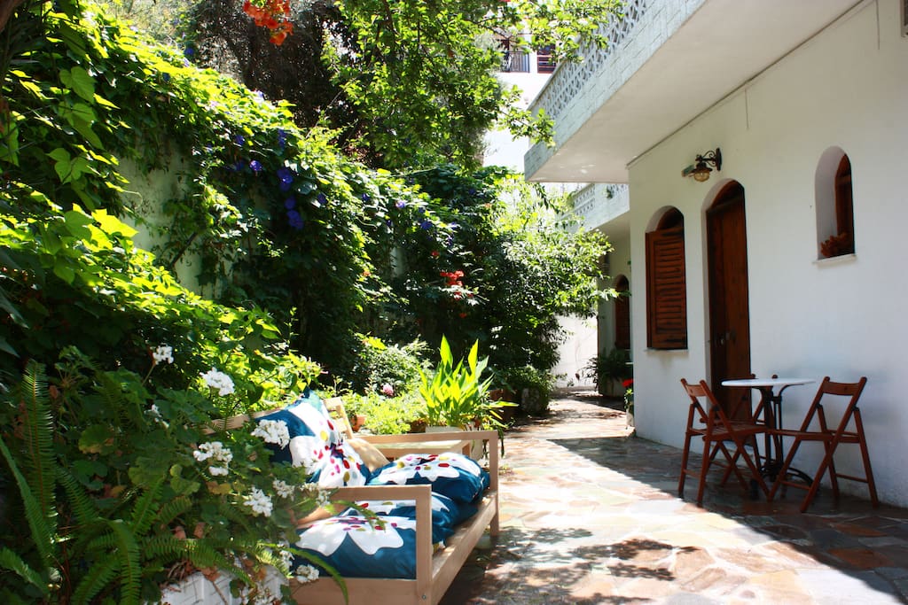 The garden with Kamares Guesthouse